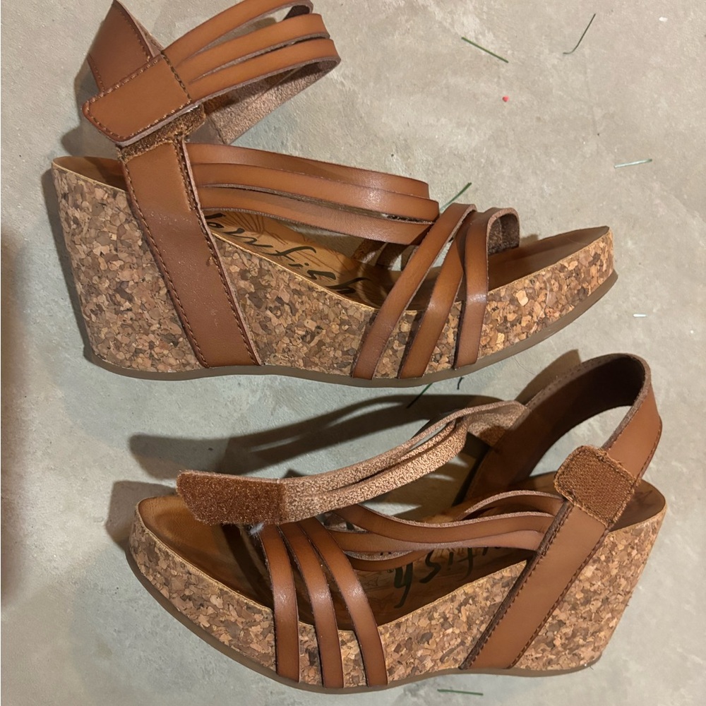 Girls/Women’s Blowfish Shoes Size 6